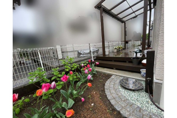 オープン外構（土間のデザインと植栽でアクセント）の概算お